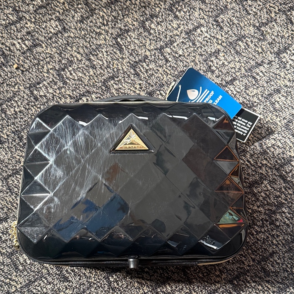 NWT -Triforce Elite Performance Travelware Women's make up bag